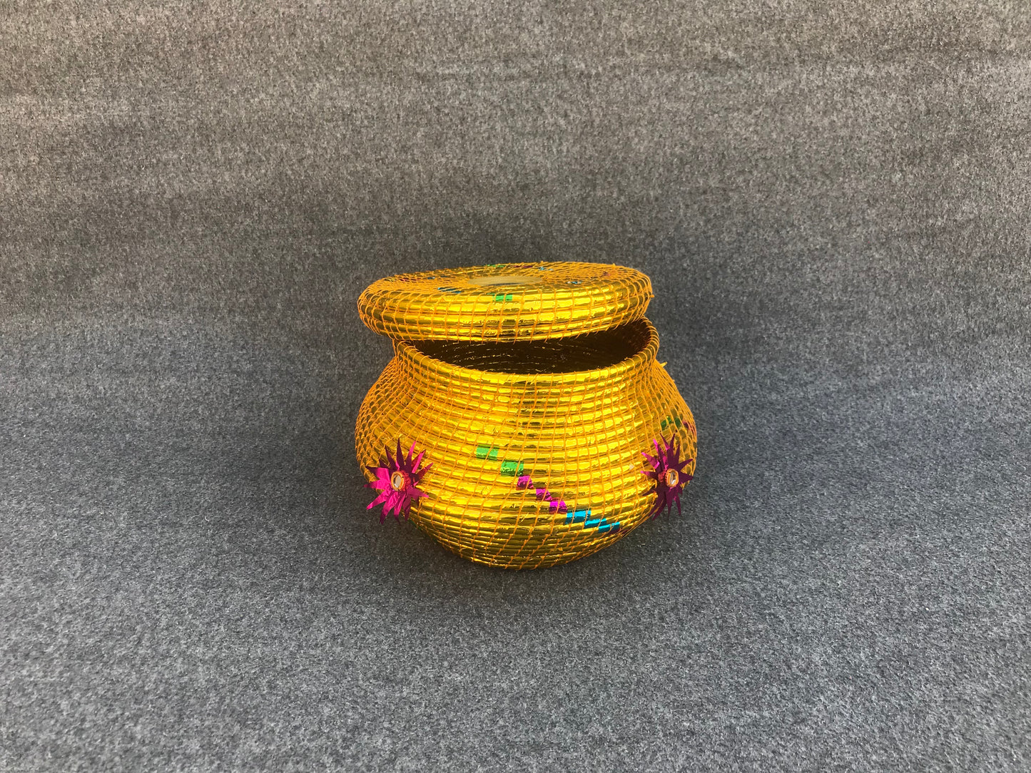 Handmade Hotpot For Roti - Made from Natural Grass & Chamkeli Patti Hand Woven Bread Box | Bread/Chapati/Naan Warmer | Traditional Hotpot | Soondhri For Kitchen - Dry Fruits Storage Basket For Home