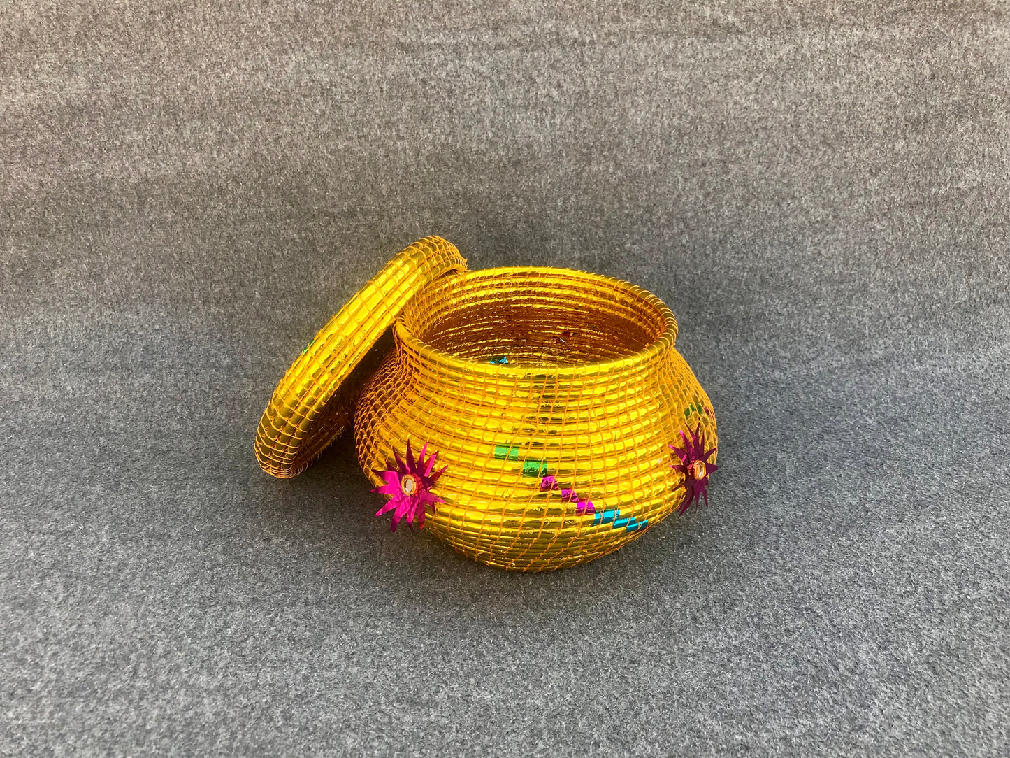 Handmade Hotpot For Roti - Made from Natural Grass & Chamkeli Patti Hand Woven Bread Box | Bread/Chapati/Naan Warmer | Traditional Hotpot | Soondhri For Kitchen - Dry Fruits Storage Basket For Home